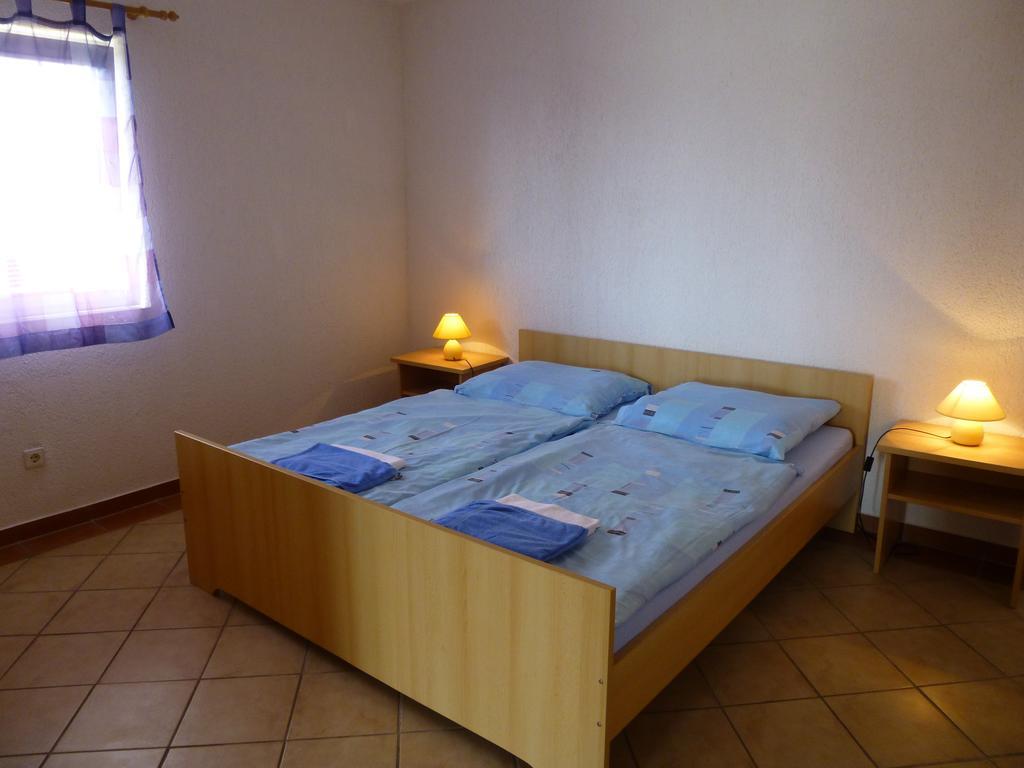 Apartments Villa Rosmarin Omišalj Pokój zdjęcie
