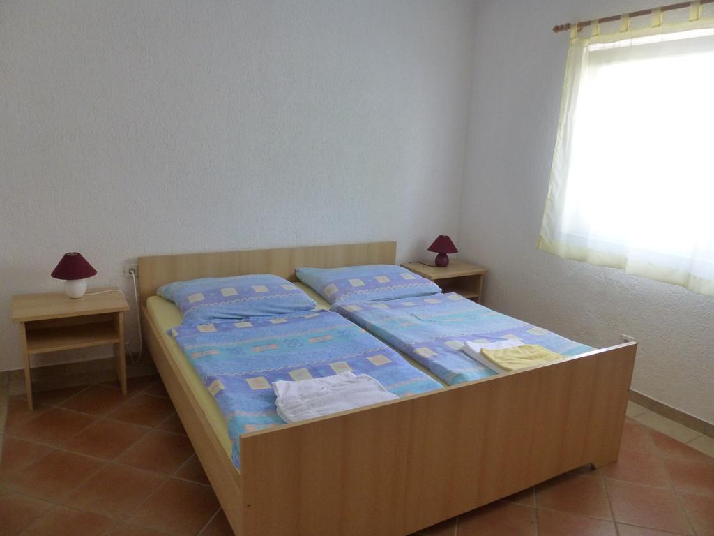 Apartments Villa Rosmarin Omišalj Pokój zdjęcie