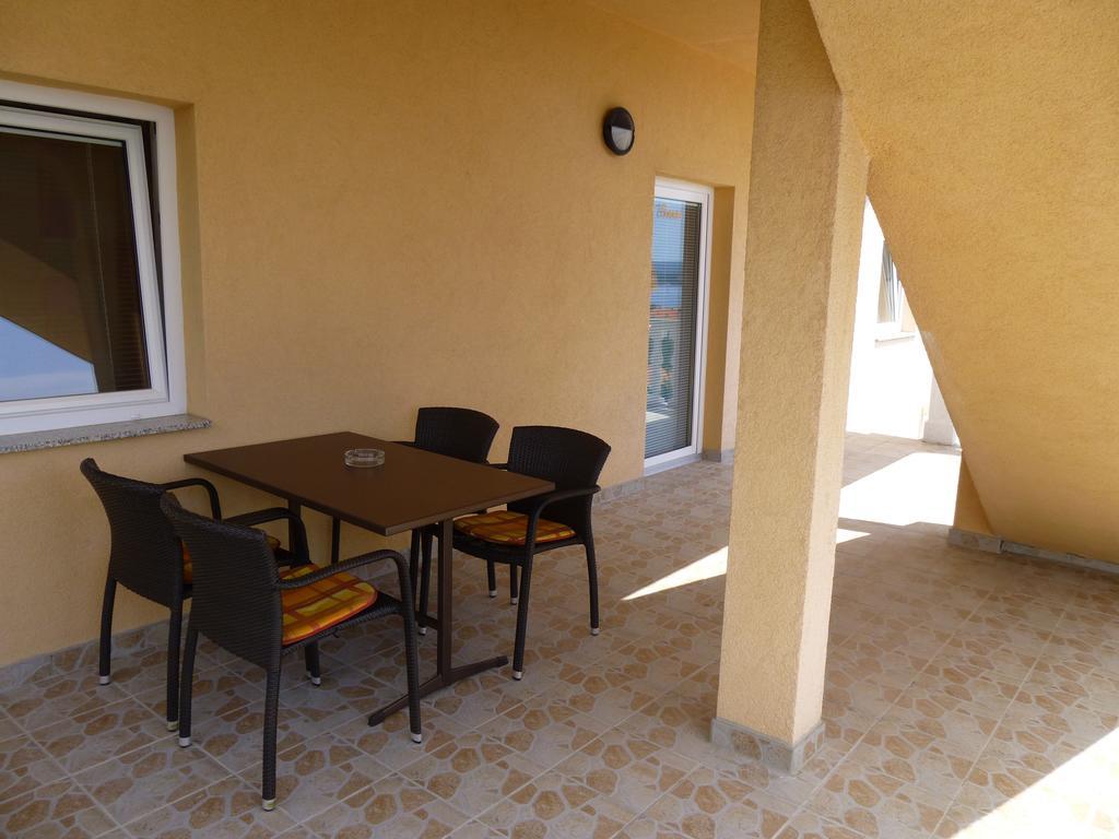 Apartments Villa Rosmarin Omišalj Zewnętrze zdjęcie