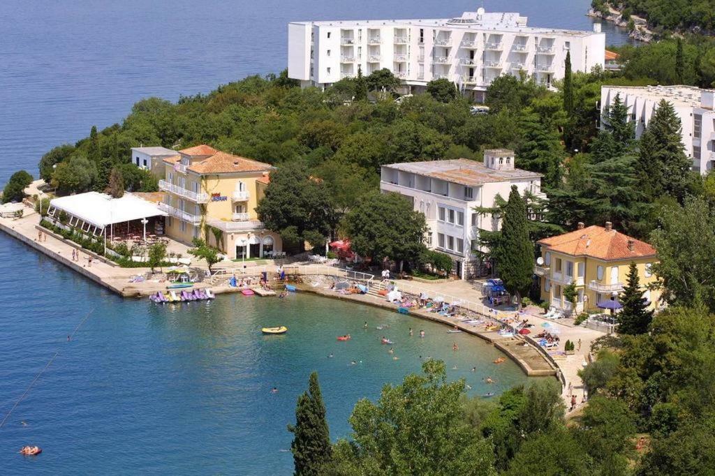 Apartments Villa Rosmarin Omišalj Zewnętrze zdjęcie